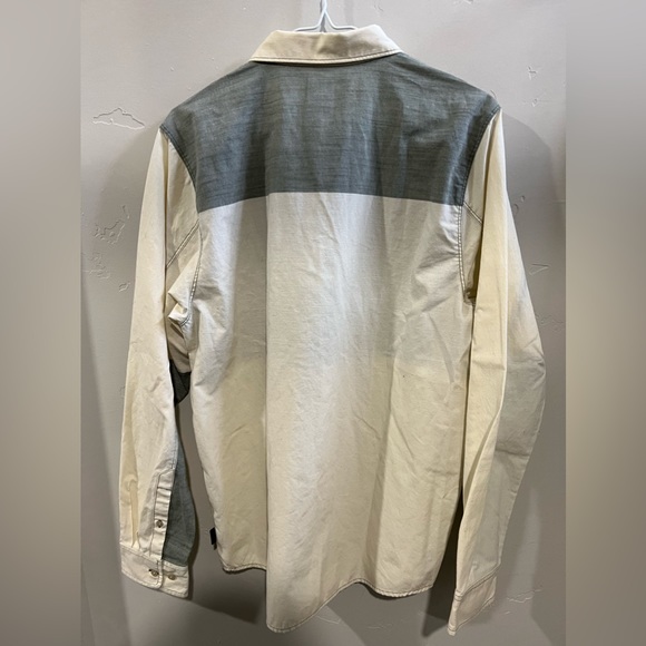 NWOT The North Face Button Down - Picture 3 of 4